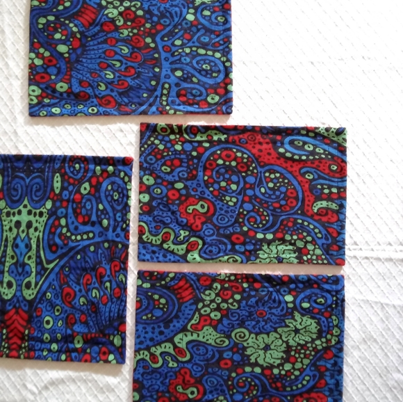 SOLD NwoT Set of 4 Soft Padded Placemats Reversible Trippy Fabric - Picture 11 of 11